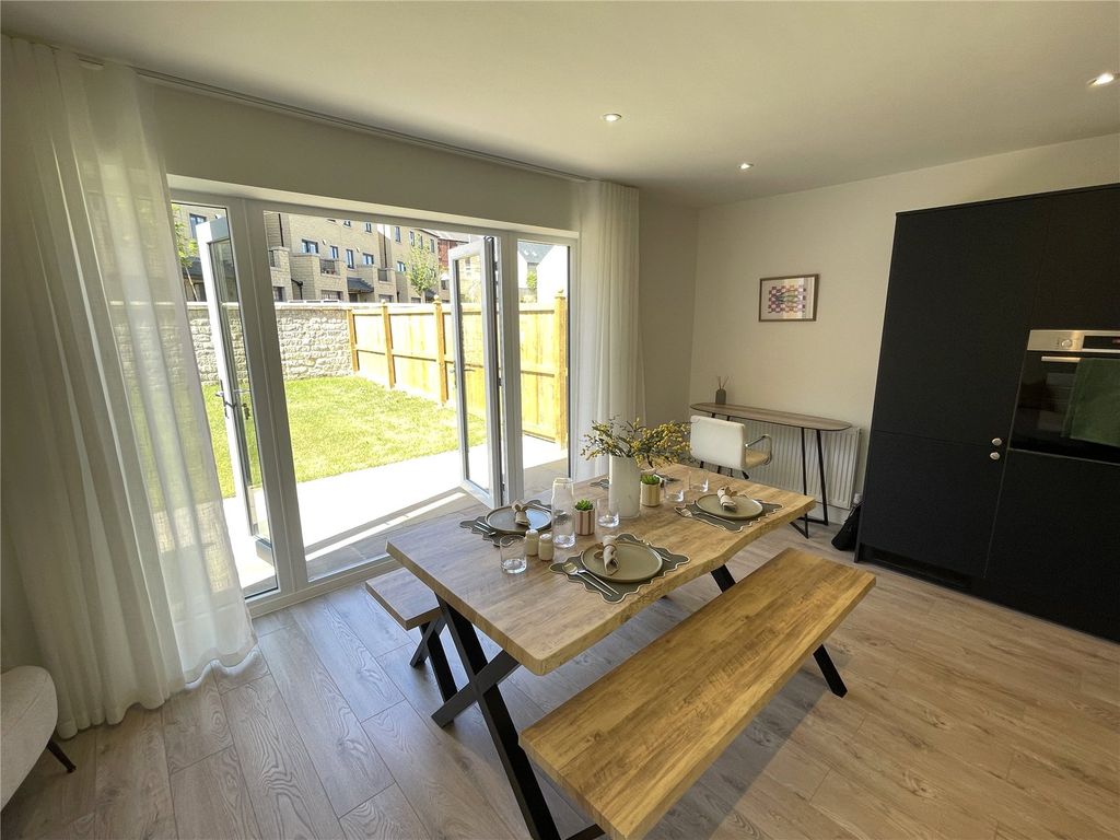 Property photo 3 of 11 Dining Area
