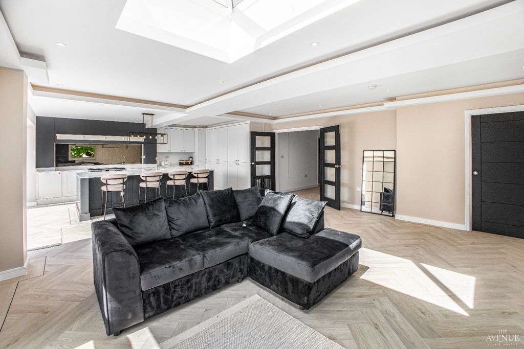 Property photo 3 of 30 4378398