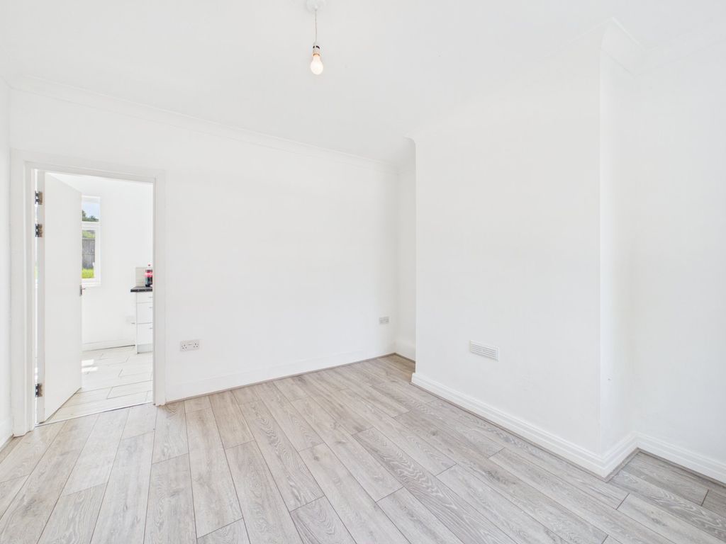 Property photo 2 of 17 Picture No. 01