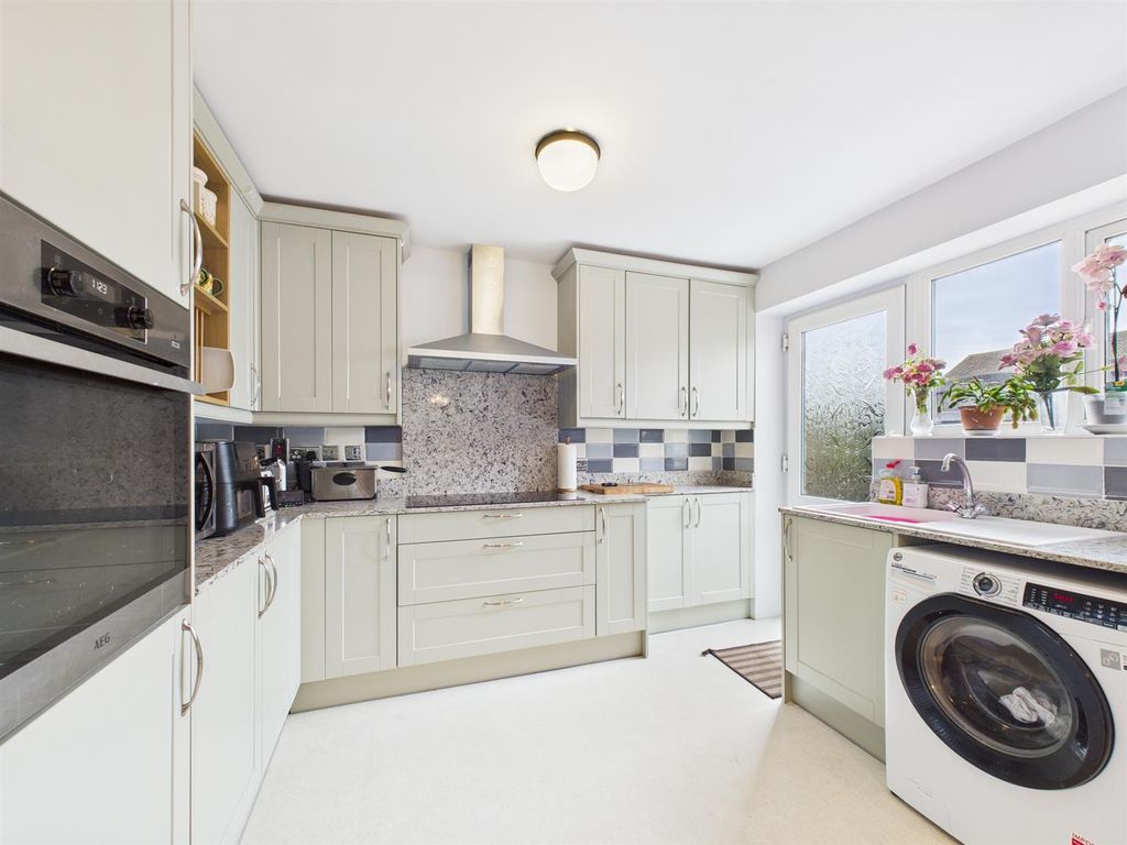 Property photo 2 of 14 Cam02435G0-Pr0060-Still005.Jpg