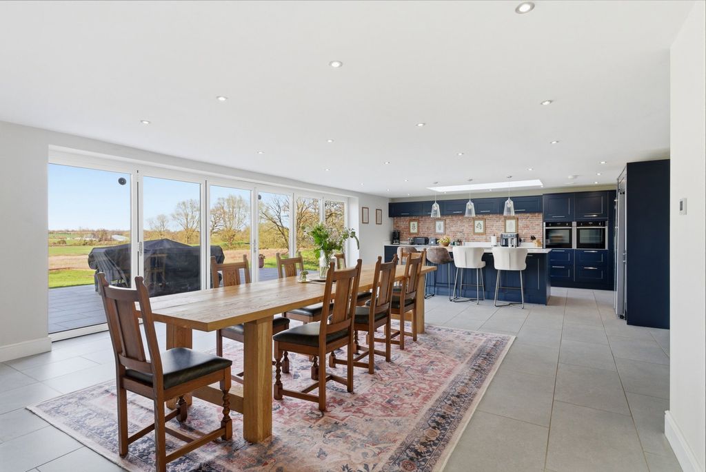 Property photo 3 of 34