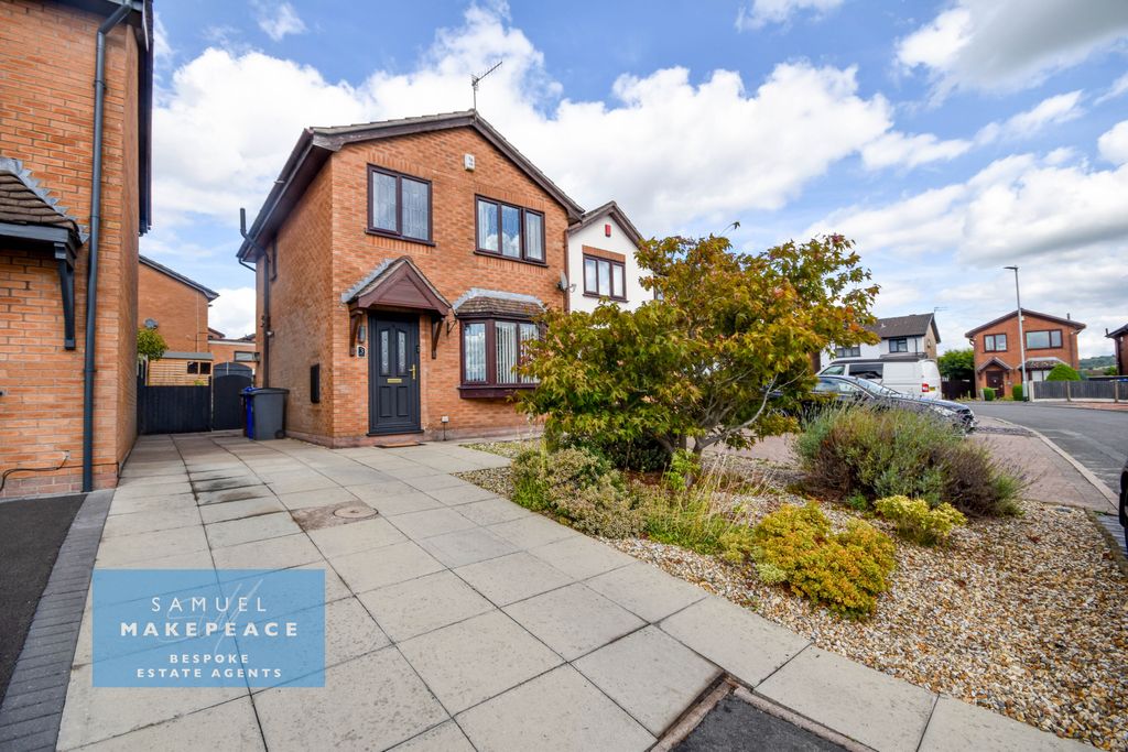Property photo 1 of 23 Fabulous Three Bedroom Detached Property