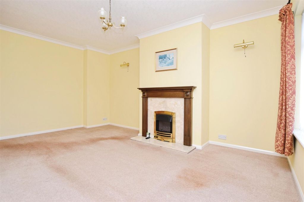 Property photo 3 of 20 Lounge V2
