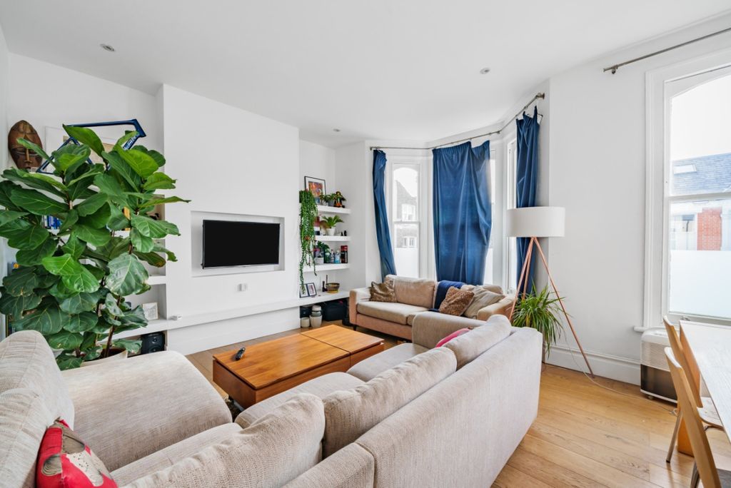 Property photo 1 of 7 947638 (1)