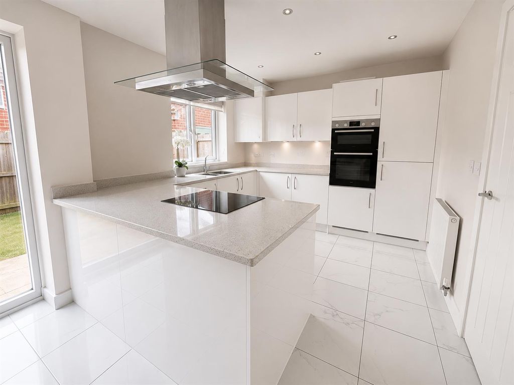 Property photo 2 of 18 E88F27Fc-c477-481A-8681-8Db1358128F9.Png