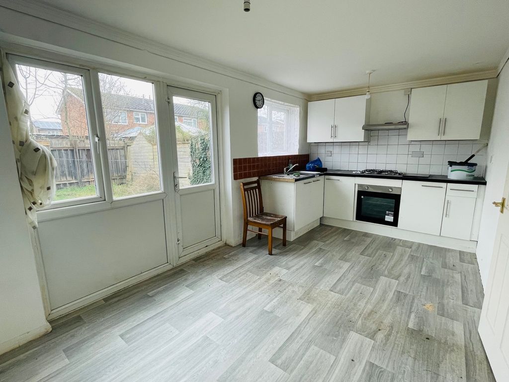 Property photo 2 of 9 Kitchen