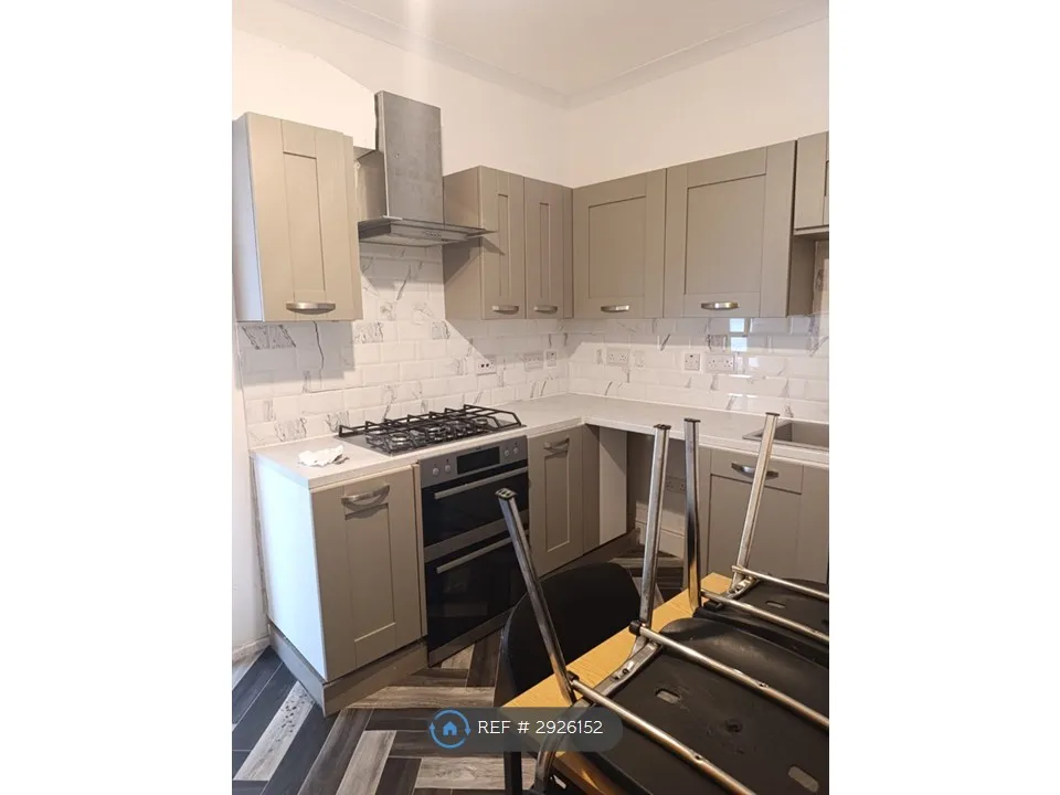 Apartment in Salford, Greater Manchester - View 3