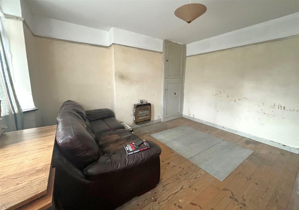 Property photo 2 of 10 Living