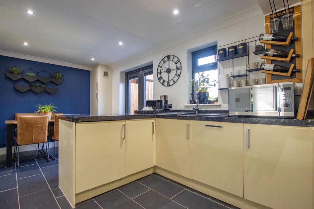 Property photo 3 of 29 4313825