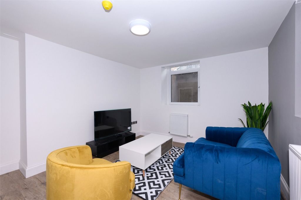 Property photo 3 of 9 Communal Lounge