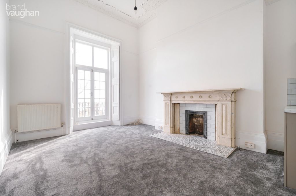 Property photo 3 of 10 Living Room