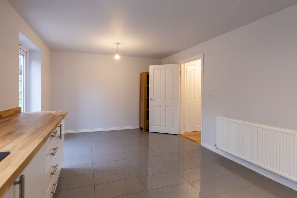 Property photo 3 of 21 Em-7