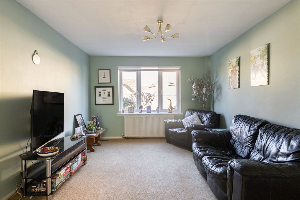 Property photo 2 of 12 Sitting Room