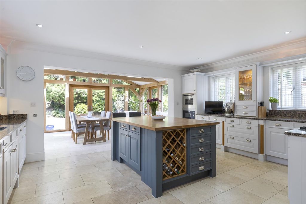 Property photo 3 of 35 Victoria House The Covert, Ascot,  Sl5 9Js-37.Jpg