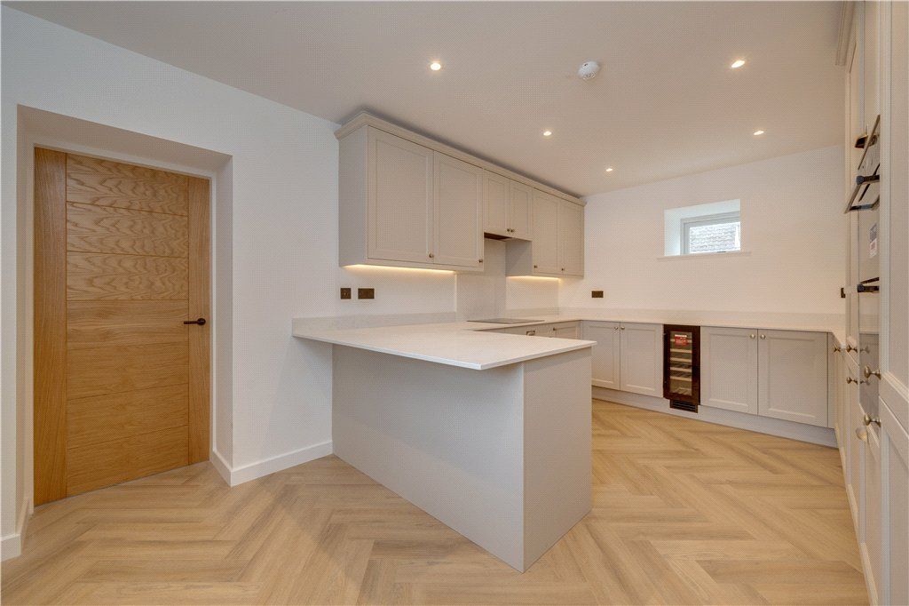 Property photo 3 of 20 Kitchen