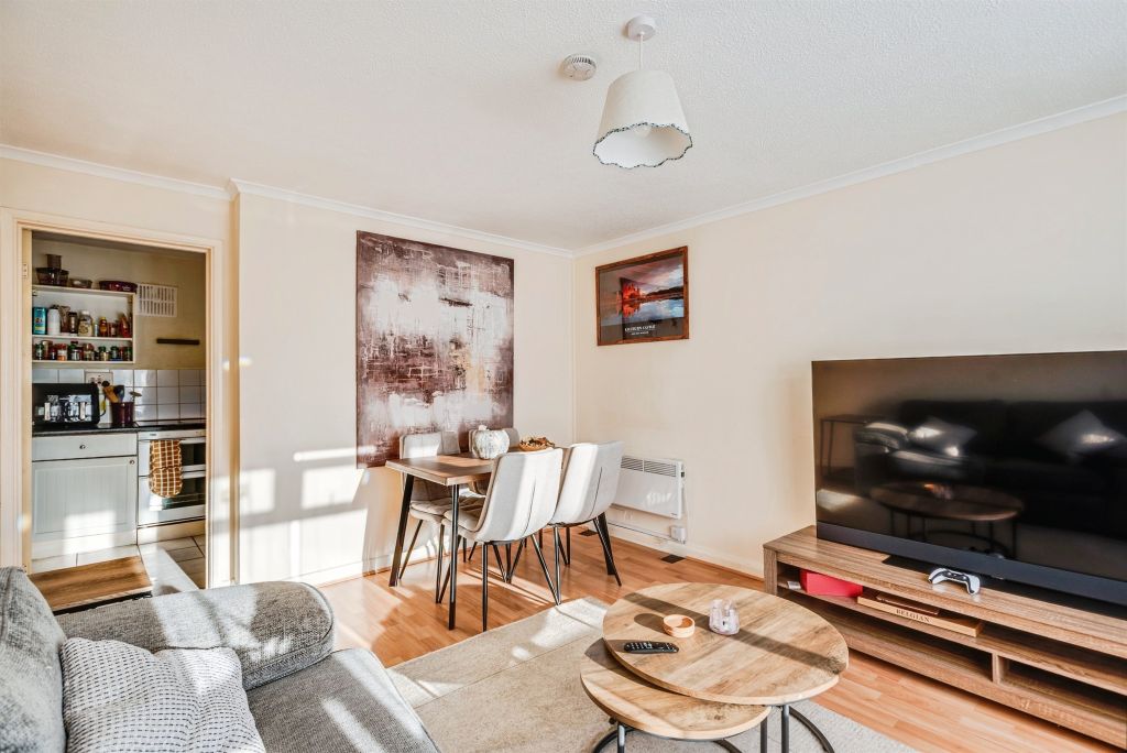 Property photo 3 of 11