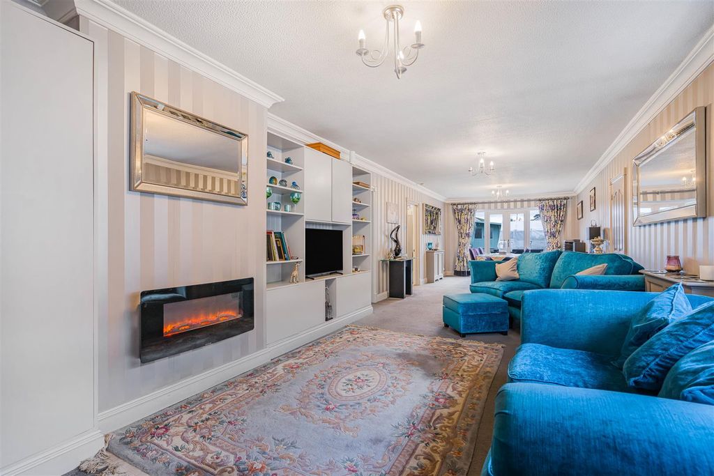 Property photo 2 of 25 Sitting Room