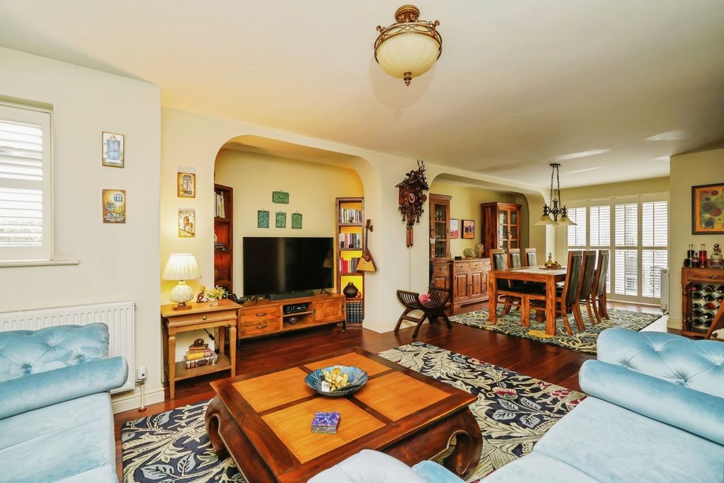 Property photo 3 of 19 Photo