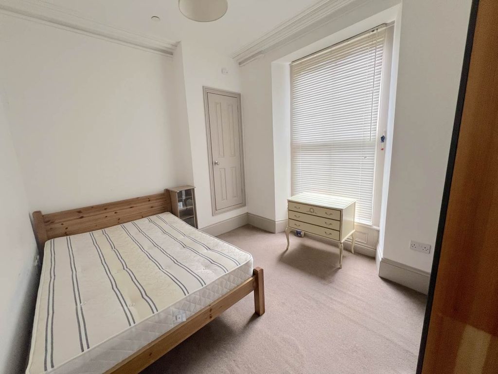 Property photo 3 of 8 Bedroom1