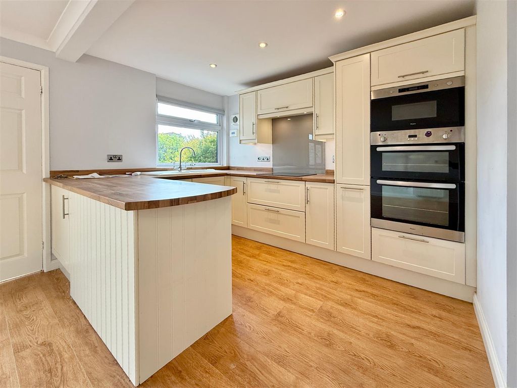 Property photo 2 of 14 Kitchen.Jpg