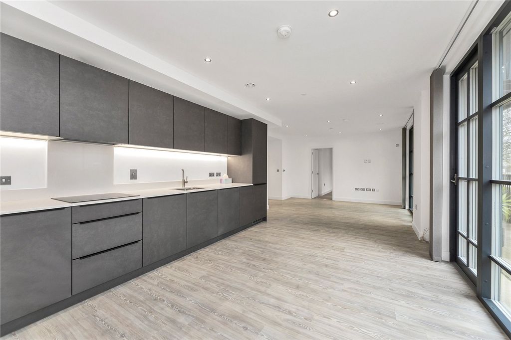 Property photo 3 of 12 Picture No. 11