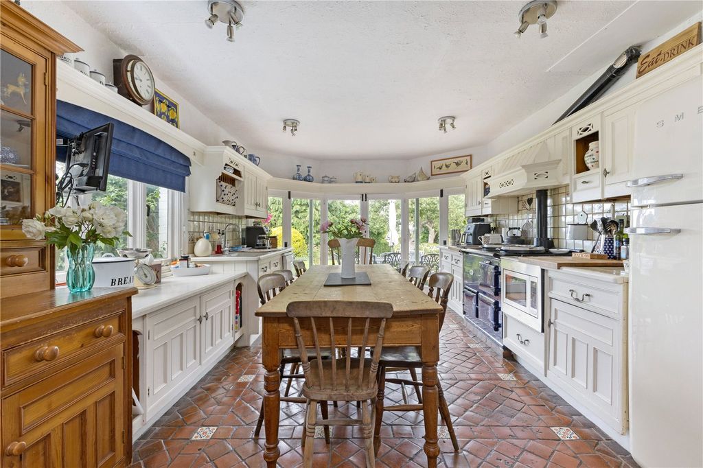 Property photo 3 of 25 Kitchen