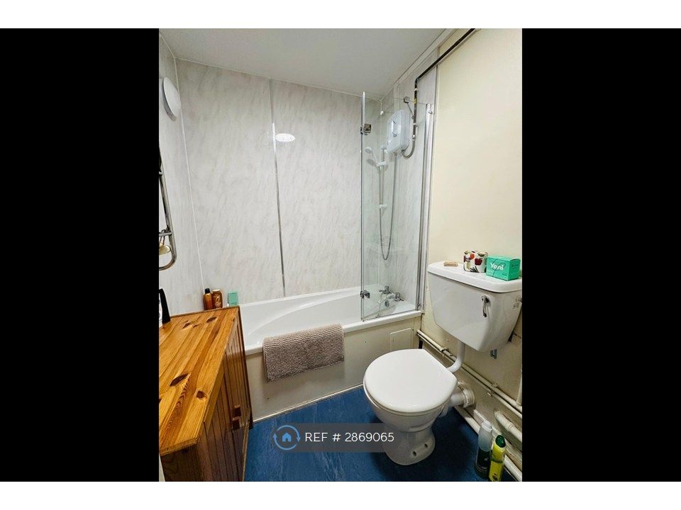 Property photo 2 of 11 Bath Electric Power Shower