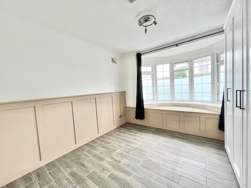 Property photo 2 of 6 Photo 03