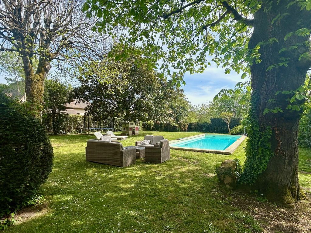 Property photo 2 of 28