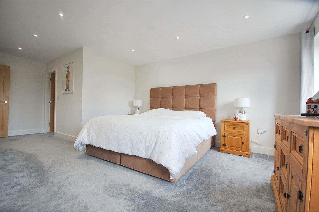 Property photo 3 of 26