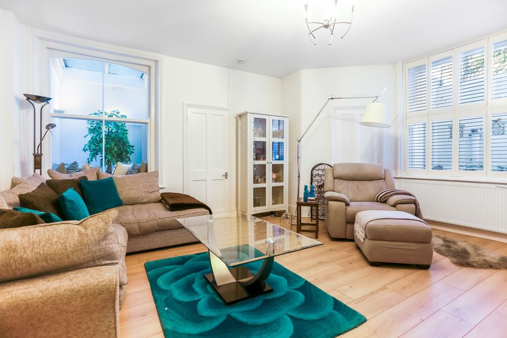 Property photo 2 of 22