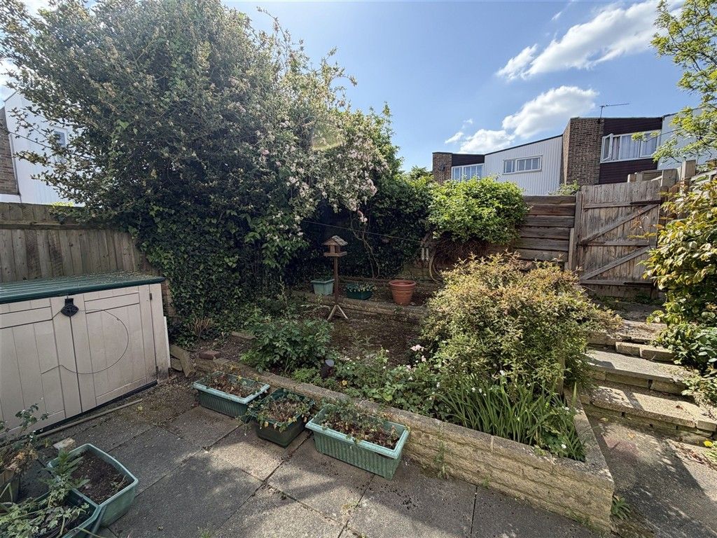 Property photo 2 of 7 Garden
