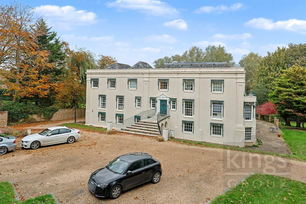 Property photo 1 of 32