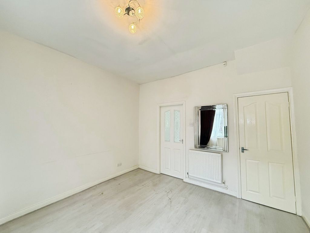 Property photo 2 of 12 Picture No. 09