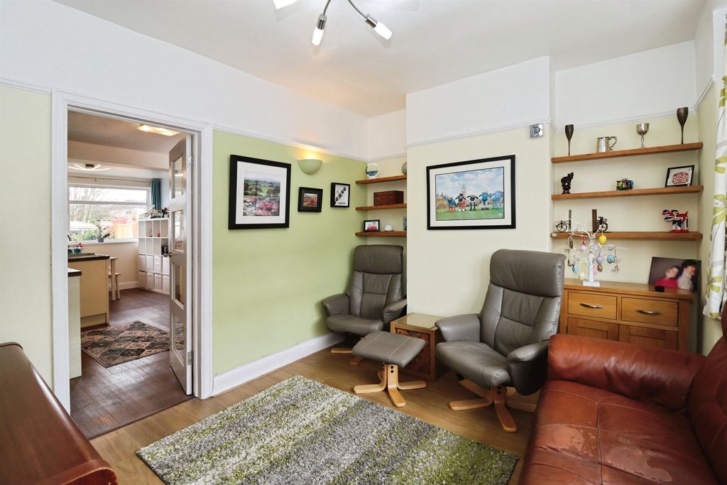 Property photo 3 of 18