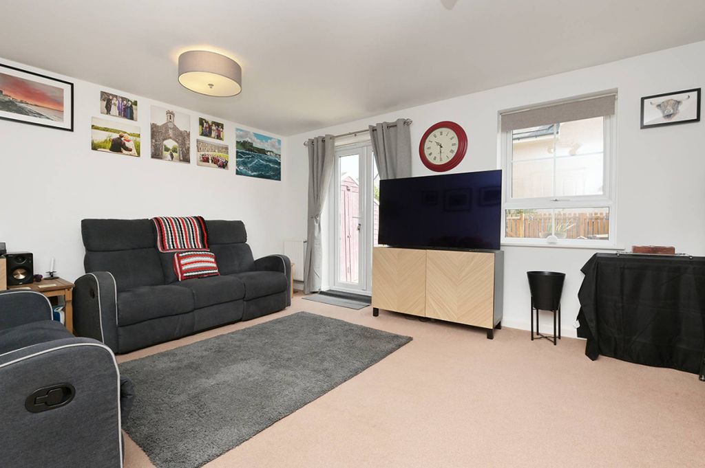 Property photo 2 of 25