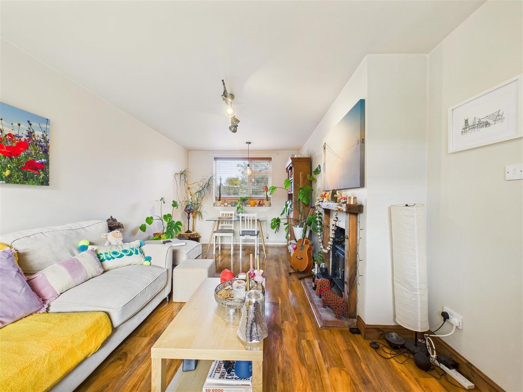 Property photo 1 of 11 Cam05193G0-Pr0094-Still010.Jpg