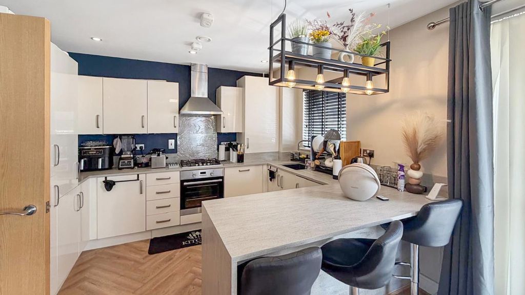 Property photo 3 of 10 48d9Ef48-F09F-4c5E-Bcb4-13Be3E9d9Ec2 (1).Jpg