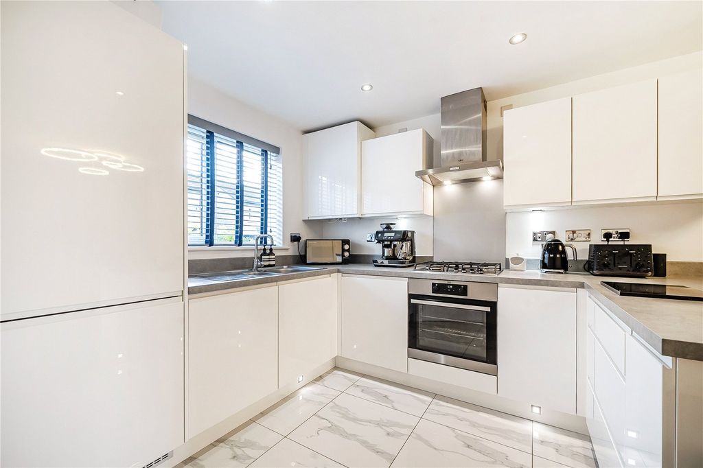 Property photo 3 of 20 Kitchen Area