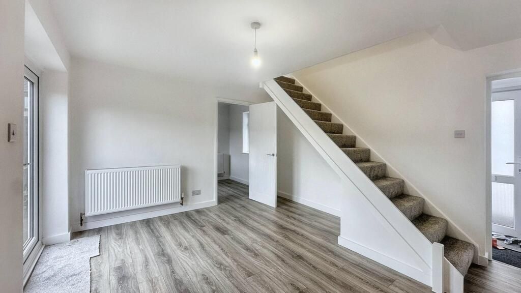 Property photo 3 of 9 Bright, Modern Ground-Floor Living Space With Ligh...