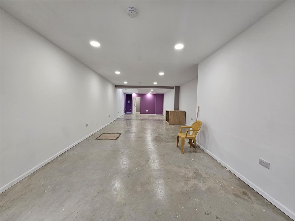 Property photo 2 of 5 1 - 137, East Street Bedminster, Bristol, Bs3 4El.