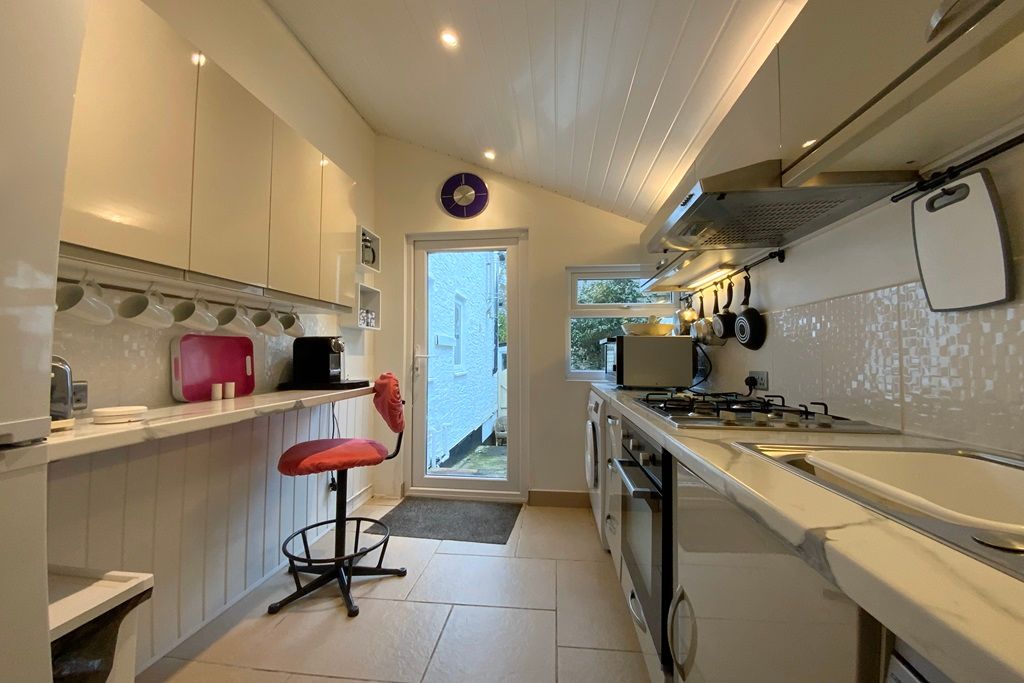 Property photo 2 of 18 Kitchen