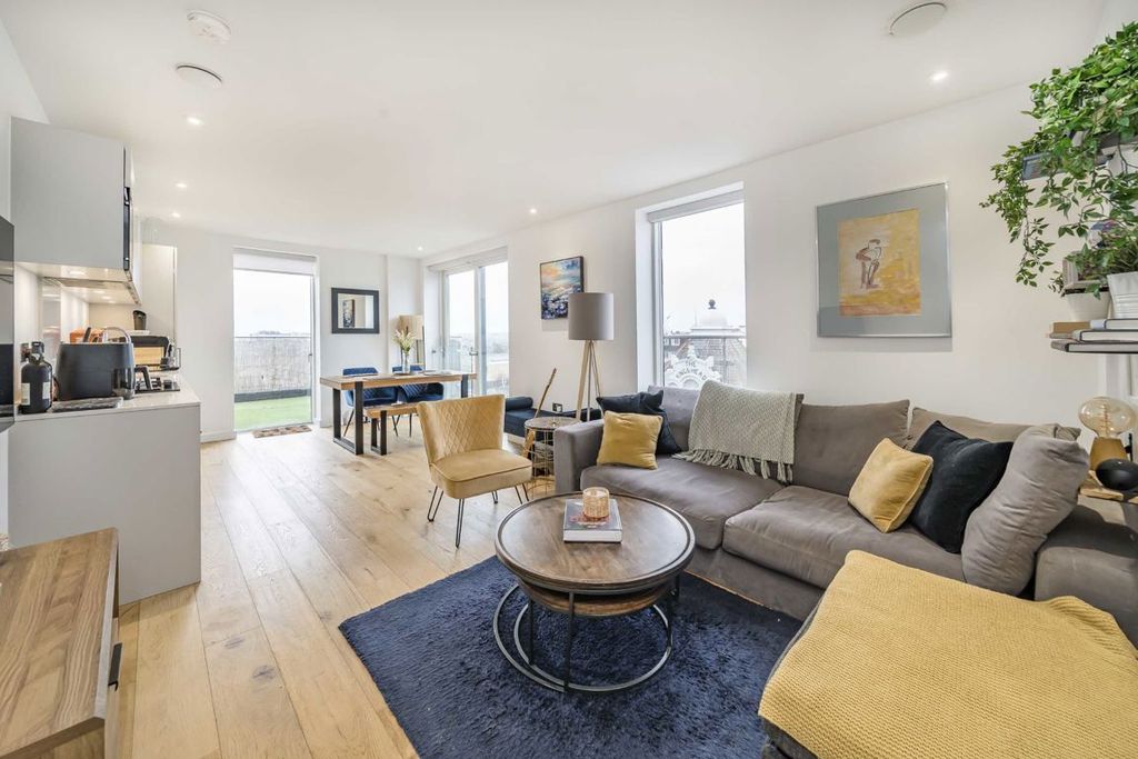 Property photo 2 of 8