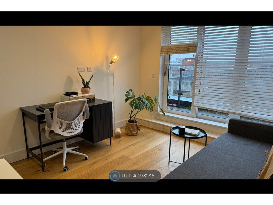 Property photo 2 of 18 Living Room 1