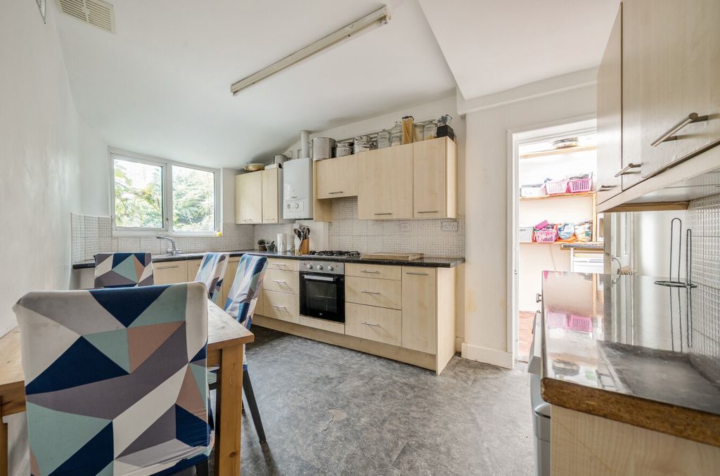 Property photo 3 of 11 1503567-4-6A9F003...