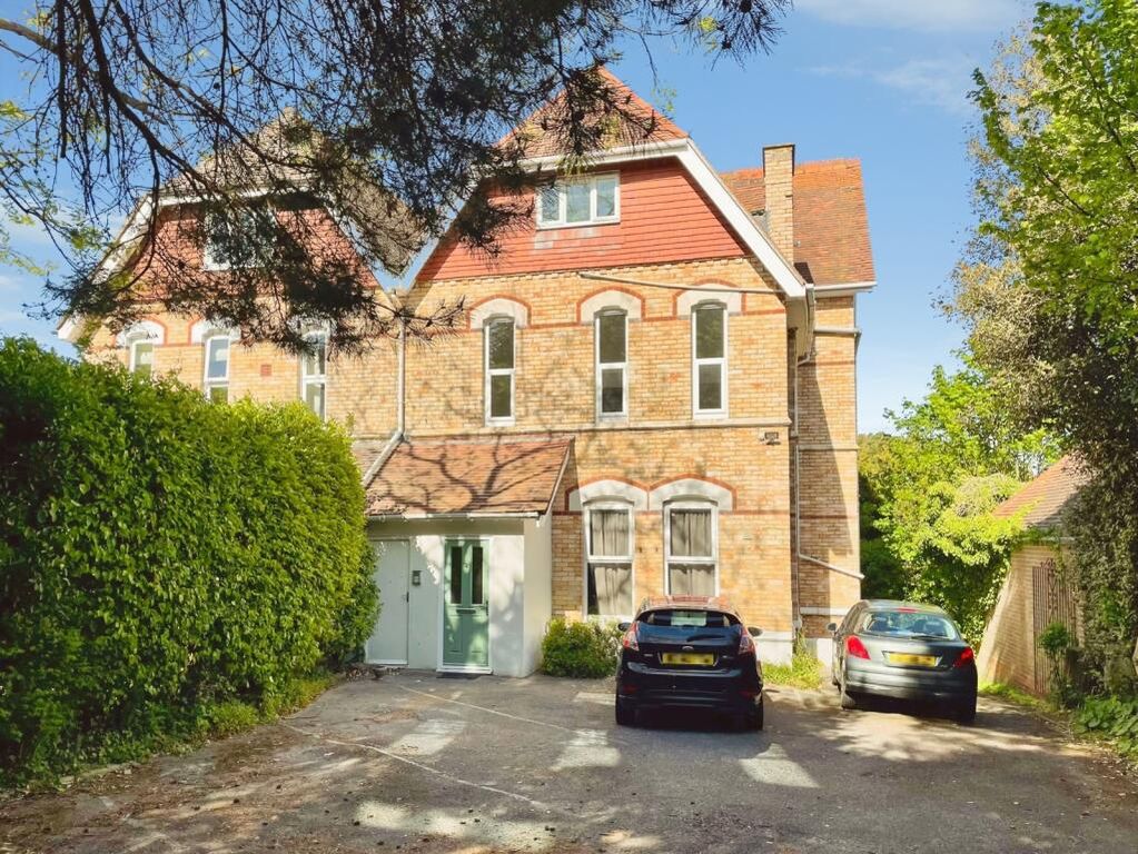 Property photo 1 of 9 One Bedroom Flat With Its Own Parking Space, Completely Refurbished Throughout. Close To Bournemouth Town Centre, Gardens And The Beach.