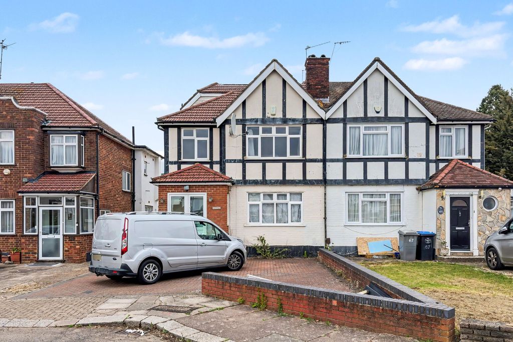 Property photo 1 of 15 65 Ormesby Way, Harrow, Ha3 9Se