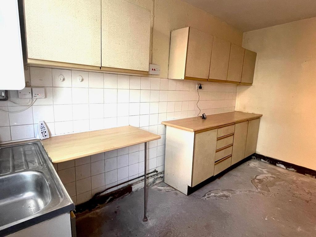 Property photo 2 of 17 Kitchen