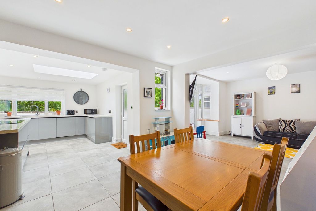 Property photo 2 of 30