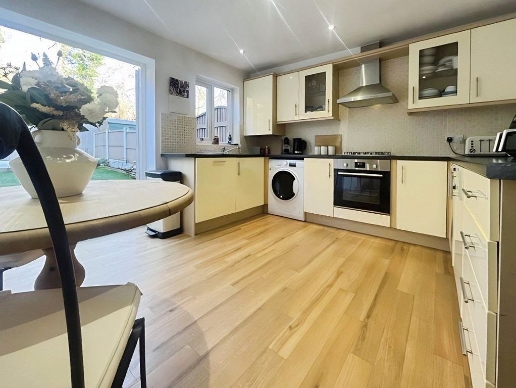 Property photo 2 of 14 Kitchen